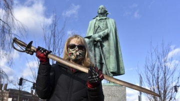 Remorseful man returns statue's stolen sword after 40 years