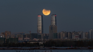 Spectacular moon eclipse appears across China