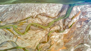 Currents of color: Yellow River beds down for winter