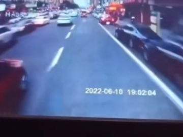 哈尔滨一公交车引发连环追尾 致2人受伤8车受损