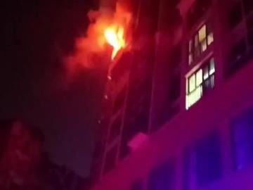 四川内江一9楼住户家中凌晨起火致4人死亡