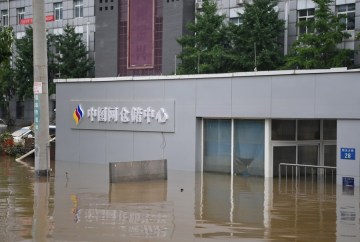 中国民众用爱心“打捞”被洪水淹没的图书