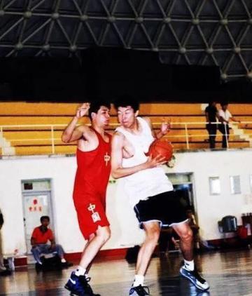 从巩晓彬王治郅到周琦王哲林，再到余嘉豪焦泊乔，脚步技术失传了
