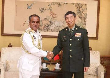 国务委员兼国防部长李尚福会见孟加拉国海军参谋长