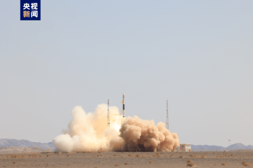 我国首颗平板式新体制通信试验卫星“龙江三号”发射成功