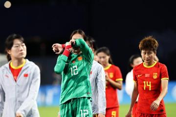中国女足不敌日本无缘决赛，主帅水庆霞称“需要冷静”