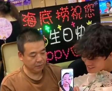 男子回应妈妈在书包上缝NIKE标 全天下最无价的珍宝