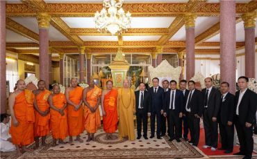 印顺大和尚代表中国佛教协会出席柬埔寨僧王狄旺长老悼念活动