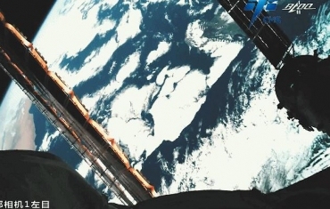 中国空间站机械臂第一视角看地球