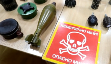 乌克兰紧张局势升级 乌学生在校学习辨认炸弹