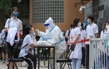 北京：2022年高考首日 考生考后进行核酸检测