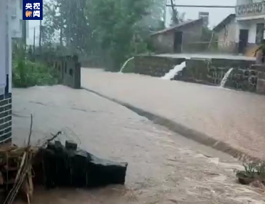 重庆7区县暴雨 9条河流出现1—3米涨水过程