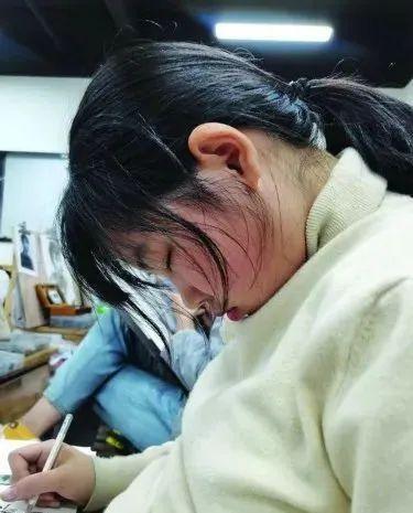 23岁抗癌女孩自己签字6次手术 公主请恢复健康