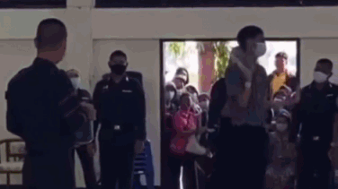 泰国又迎抽签征兵 ＂八尺男儿＂抽中当场＂香消玉殒＂