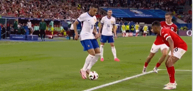 法国1-0奥地利 姆巴佩血染球场 个人英雄主义致胜