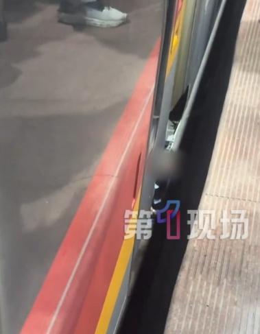 高鐵站回應(yīng)女童掉入站臺縫隙