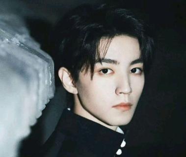 王俊凯聚星名人赛中场秀嘉宾 全网热议抢票难