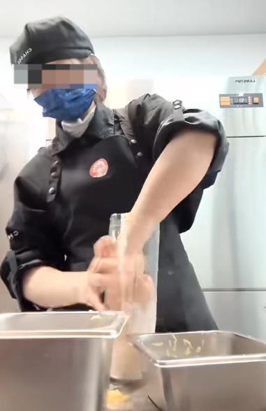 专家称霸王茶姬被批不冤 卫生规范不容忽视