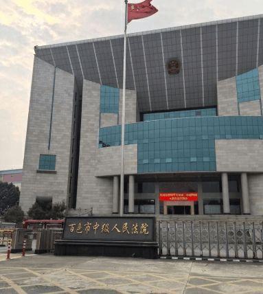 男生早恋被老师批评后坠亡