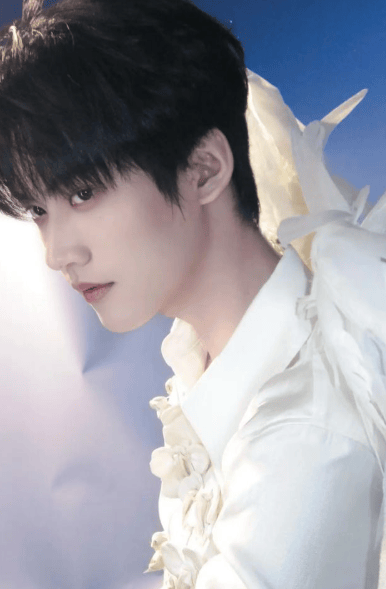 周柯宇作念了我最想对陈妍希作念的事 18场吻戏的情愫舆图