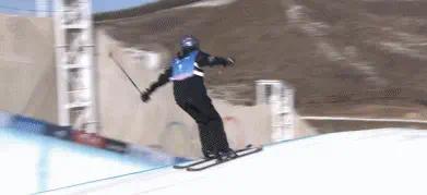 带伤作战夺，谷爱凌夺U型池世界杯云顶站冠军