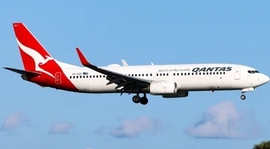 澳航一客机空中撞鸟后被迫返航 紧急降落悉尼机场
