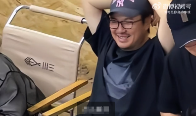 网友偶遇沈腾一家出游：沈腾私下真的很接地气