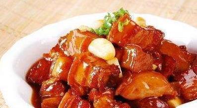 五花肉不只红烧香，搭配海带炖一锅，味道好到邻居都馋了