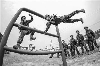 武警广西总队桂林支队组织官兵展开强化训练