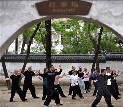 “武当杰克”回应为何学中国功夫 从李小龙到武当道