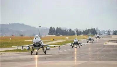 特级飞行员极限跃升 击落超限空飘物 守护祖国领空