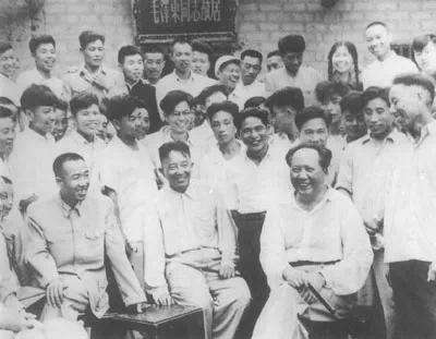 看完1959年毛泽东回乡为父母省墓，我才顿悟中国为什么要有辉煌