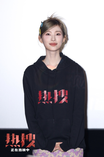 路演现场,有闺蜜观众一同观影,感叹"被小穗余甜在顶