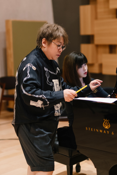 韩红时隔两年创作全新钢琴套曲作品《千里默的光影》