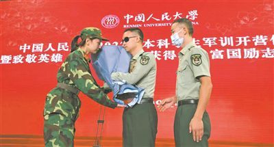“八一勋章”获得者杜富国担任高校国防教育“荣誉辅导员” 