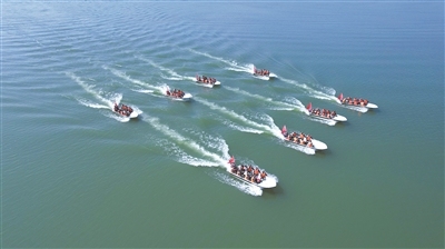 武警安徽总队组织冲锋舟操作训练