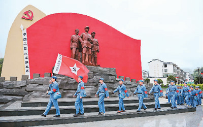 红色旅游热动中国