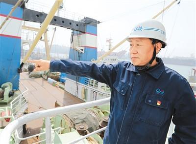 劳动创造幸福 实干成就伟业