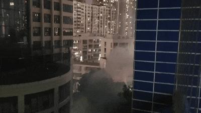 深圳一街市車(chē)輛起火 無(wú)人員傷亡