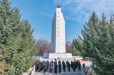 多地缅怀革命英烈 铭记历史传承精神