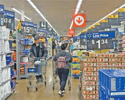 关税战一周年“真相”：谁在裸泳，谁在躺赢？美国经济受损严重