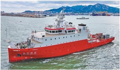 中国船舶正朝着更远更深的海洋进发（新时代画卷）
