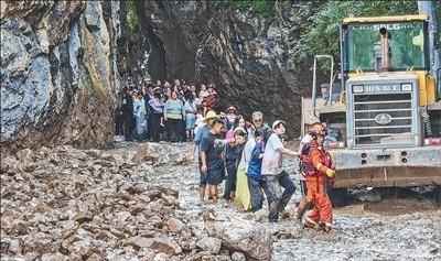 甘肃渭源山洪亲历者回忆惊险瞬间 山洪来得太快了