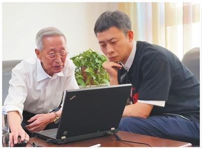 张译深圳谈起原型崔道植满是尊重