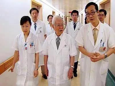 抗疫思良医，重温国医大师邓铁涛“抗非”经验 积极战胜新冠