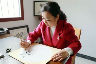 咸阳市非遗碳精画传承人王倩：为碳精画播种未来  培养小小接班人