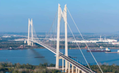 南京新生圩长江大桥今天通车