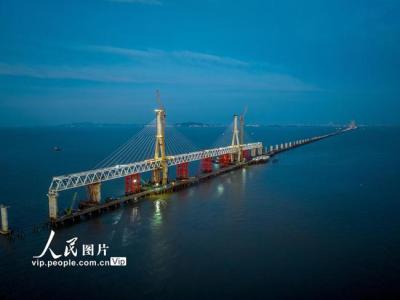 浙江宁波：世界最长跨海铁路桥南航道桥合龙