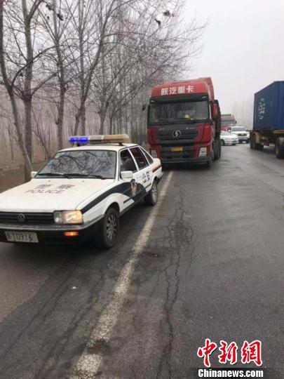 超車釀車禍 司機(jī)棄車逃逸仍被抓獲