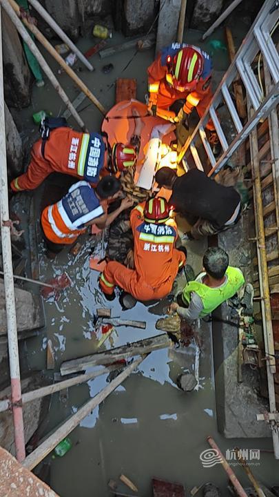 工人陷入了紧急救援的深刻救助